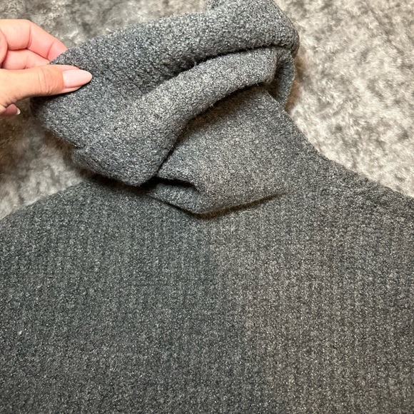 HYFVE (bought at Honey boutique) grey knit turtleneck mid waist sweater - Picture 3 of 4